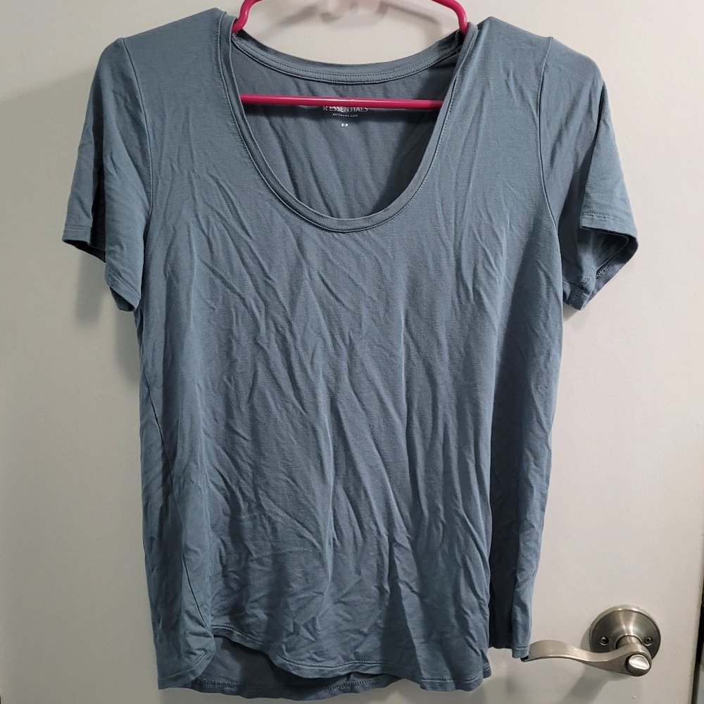 Small Reitmans R Essentials Short Sleeve Tee